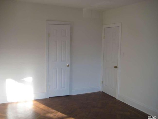 47 188 Th St, House other with 3 bedrooms, 2 bathrooms and null parking in Flushing NY | Image 12