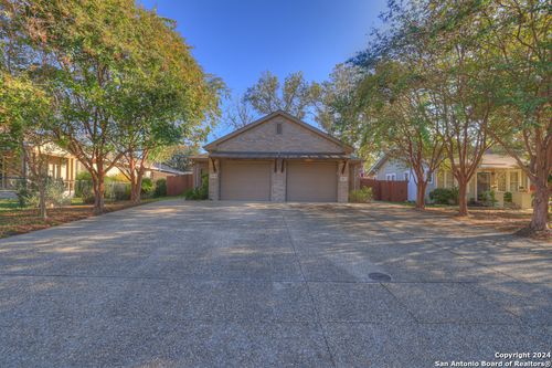 388 E Faust St, New Braunfels, TX, 78130 | Card Image