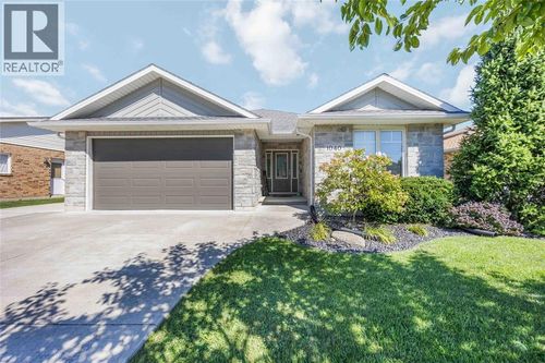 1040 Finch Dr, Sarnia, ON, N7S6A7 | Card Image