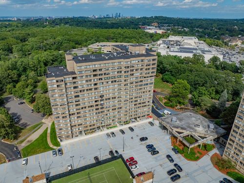 apt-306n-250 Hammond Pond Pkwy, Chestnut Hill, MA, 02467-1542 | Card Image