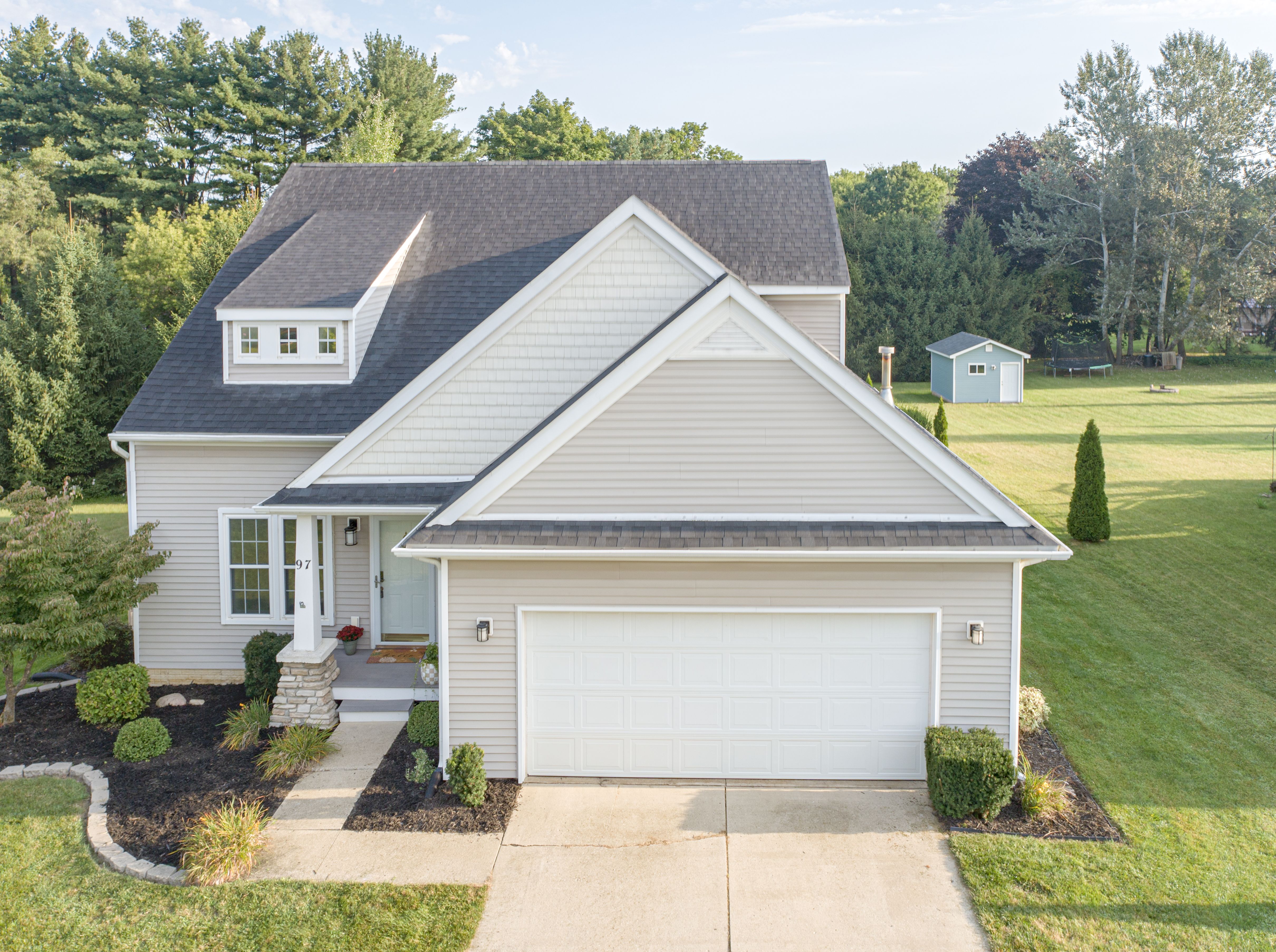 Fox Meadows Ct, Howell, MI 48843