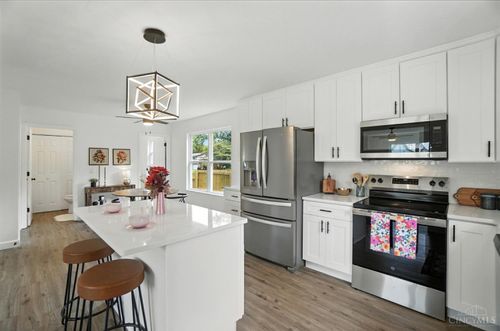 2284 Cosmos Dr, Loveland, OH, 45140-1344 | Card Image