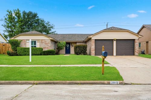 2819 Heritage Colony Dr, Webster, TX, 77598-3304 | Card Image