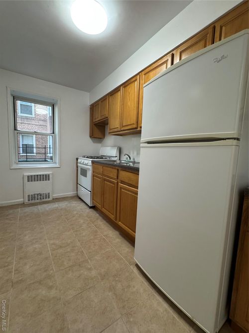 a114-60 Locust Ave, New Rochelle, NY, 10801-7360 | Card Image
