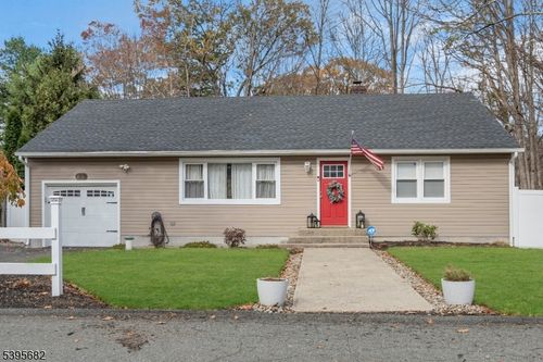 3 Roger Dr, Byram Twp, NJ, 07821-3926 | Card Image