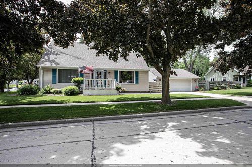 1630 S 11th Street, Manitowoc, WI, 54220 | Card Image