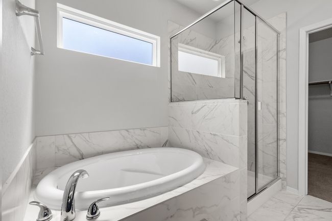 Garden Tub and Walk in Shower | Image 10