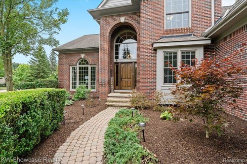 45776 Bristol Cir, Novi, MI, 48377-3913 | Card Image