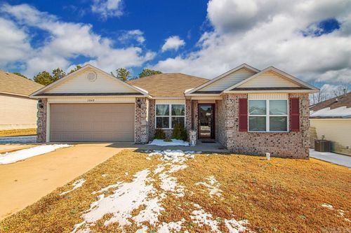 1040 Santa Fe Trl, Bauxite, AR, 72011-5001 | Card Image