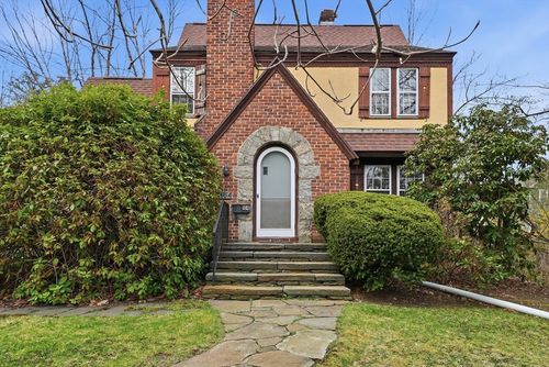 104 Spring St, Amherst, MA, 01002-2332 | Card Image