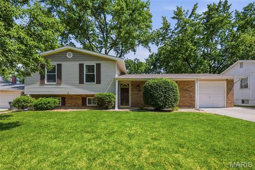 15 Creekside Dr, Saint Peters, MO, 63376-2025 | Card Image
