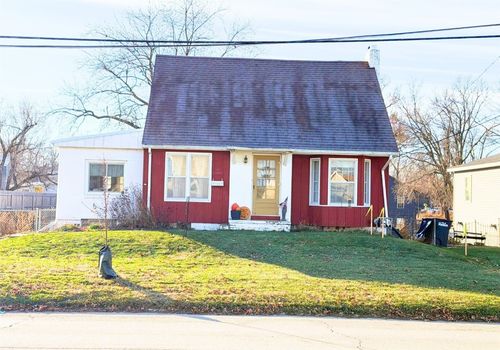 287 8th Ave, Marion, IA, 52302-2717 | Card Image