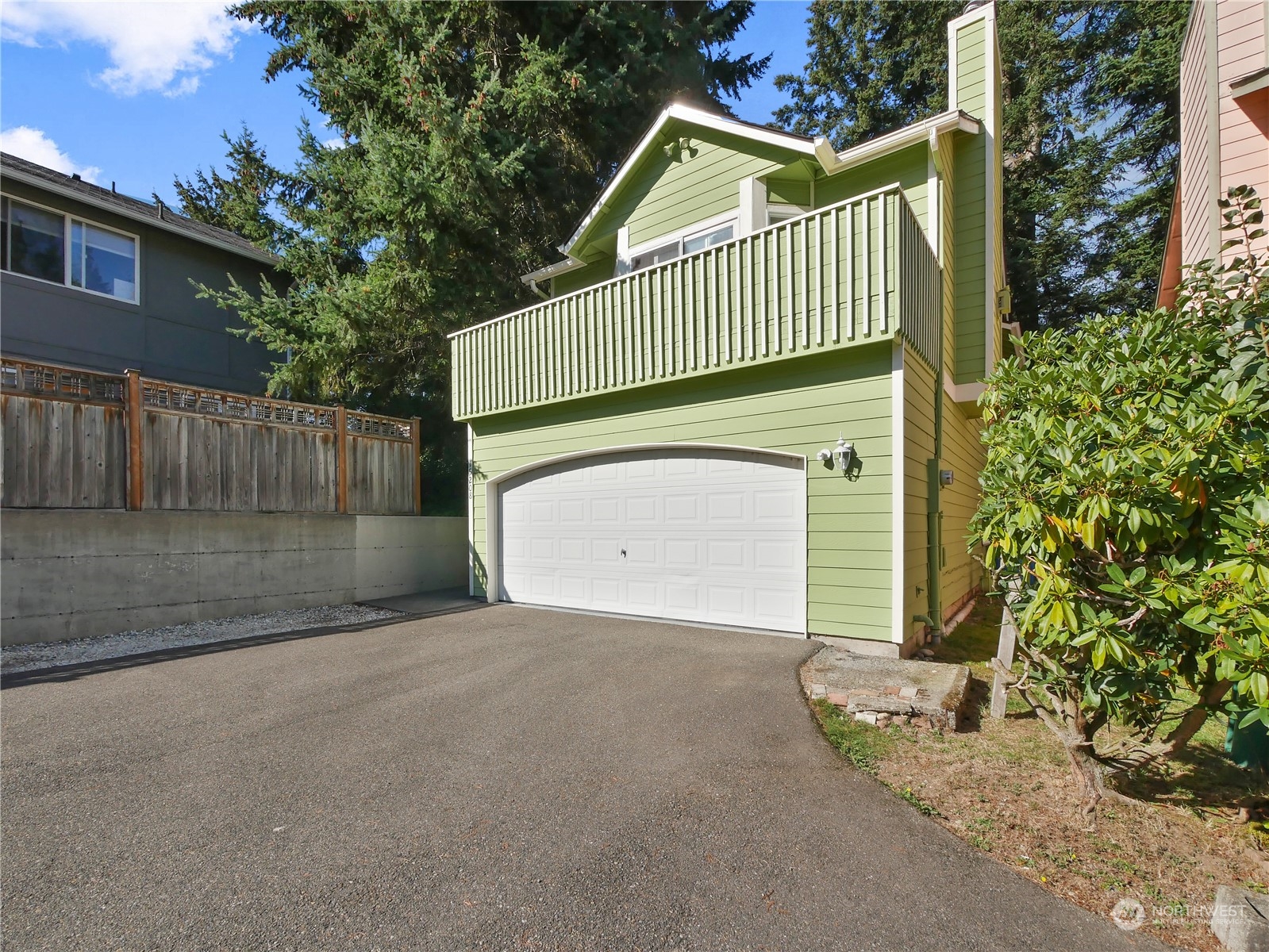 Interlake Ct, Shoreline, WA 98133
