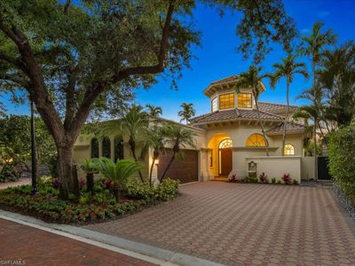 7855 Vizcaya Way, House other with 3 bedrooms, 3 bathrooms and null parking in Naples FL | Image 1