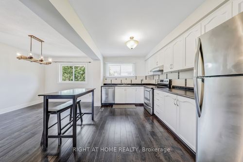 9-9 Ashton Cres, Brampton, ON, L6S3J9 | Card Image