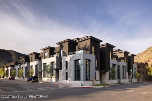 31-165 N Glenwood St, Jackson, WY, 83001-8761 | Card Image