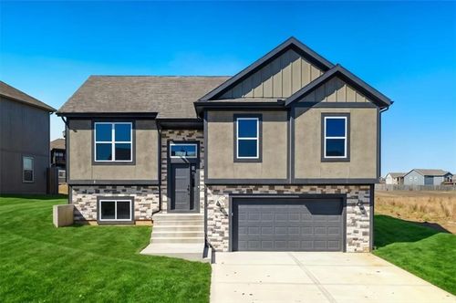 18408 Rock Creek Dr, Smithville, MO, 64089-4505 | Card Image