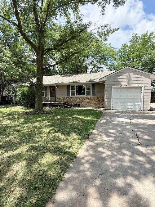 109 Sherman Dr, Newton, KS, 67114-4025 | Card Image