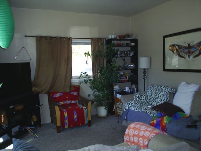 640 1/2 family room | Image 25