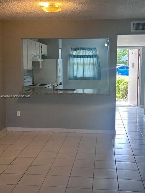 101-12-20735 Ne 8th Ct, Miami, FL, 33179-1956 | Card Image