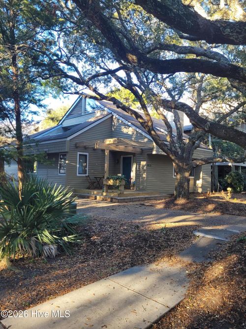 104 Live Oak Dr, Wrightsville Beach, NC, 28480-1941 | Card Image
