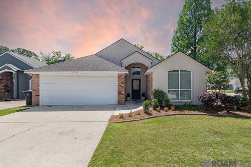 17614 Christopher Crossing Dr, Baton Rouge, LA, 70817-7451 | Card Image