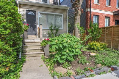 63 Cleveland St, House other with 2 bedrooms, 2 bathrooms and null parking in Toronto ON | Image 2