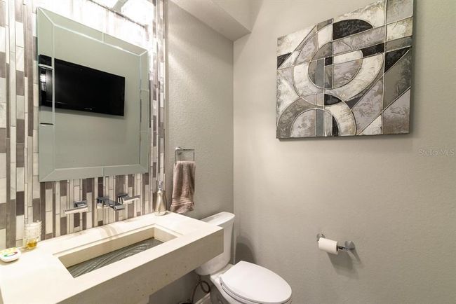 1/2 Bath | Image 28