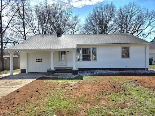 1324 Mapleview Dr, Seven Hills, OH, 44131-3832 | Card Image