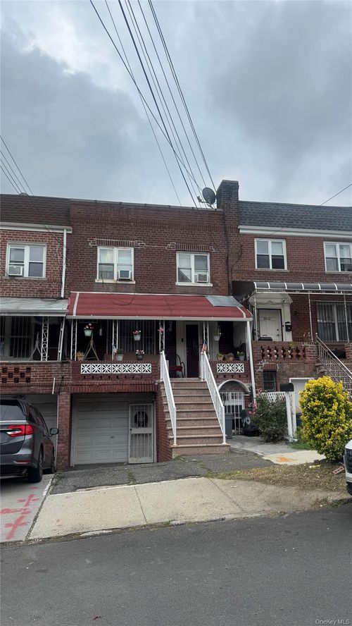 8804 209th Street, New York, NY, 11427 | Card Image
