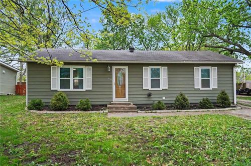 410 S Jefferson St, Spring Hill, KS, 66083-8914 | Card Image