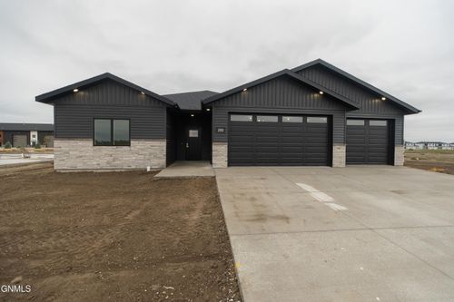 200 Paradise Drive, Bismarck, ND, 58504 | Card Image