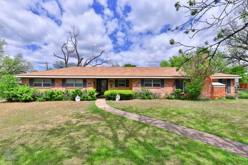 606 State St, Winters, TX, 79567-4930 | Card Image