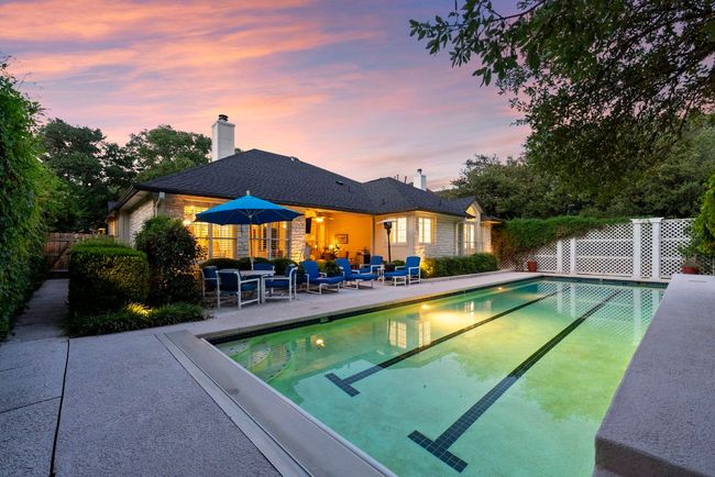 Pool at dusk | Image 4