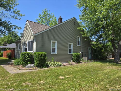 31710 Leona St, Garden City, MI, 48135-1340 | Card Image