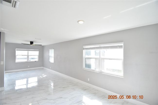 1019 Spindle Palm Way, House other with 3 bedrooms, 2 bathrooms and null parking in APOLLO BEACH FL | Image 9