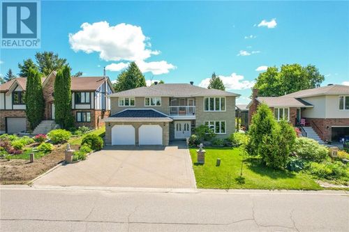 371 Moonrock Ave, Sudbury, ON, P3E5X2 | Card Image
