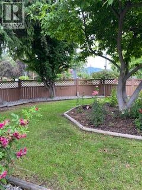 3343 Gordon Dr, Kelowna, BC, V1W3M9 | Card Image