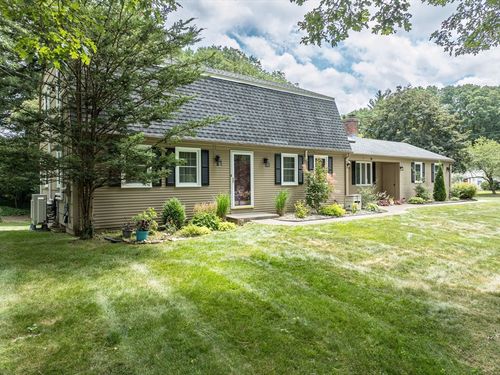 16 Tall Timber Dr, Wilbraham, MA, 01095-2792 | Card Image