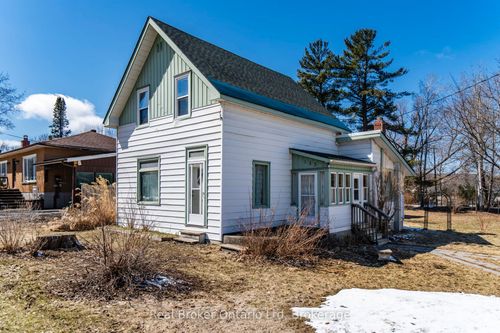 135 Poyntz St, Penetanguishene, ON, L9M1P5 | Card Image