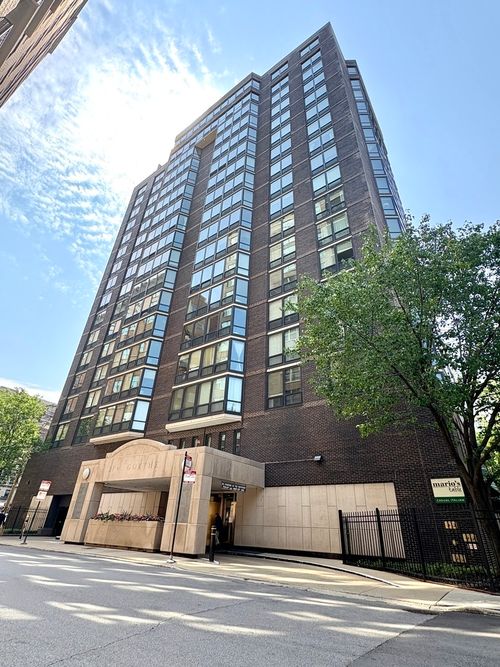 2a-21 W Goethe St, Chicago, IL, 60610-2257 | Card Image