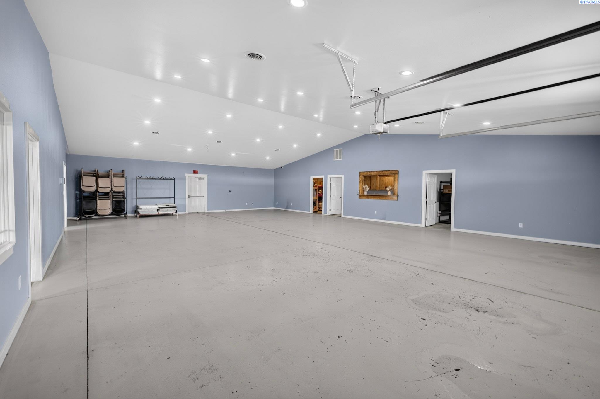 Commercial Sale in Grandview 4