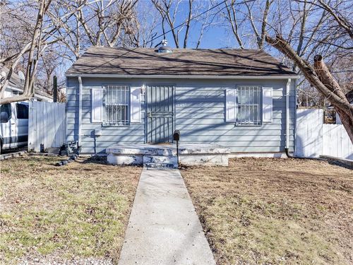 2457 Poplar Ave, Kansas City, MO, 64127-4654 | Card Image