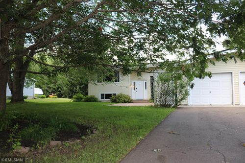 585 W 9th St, Rush City, MN, 55069-9057 | Card Image