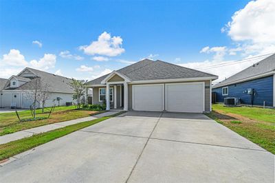 102 N Island Drive, House other with 3 bedrooms, 2 bathrooms and null parking in Terrell TX | Image 2