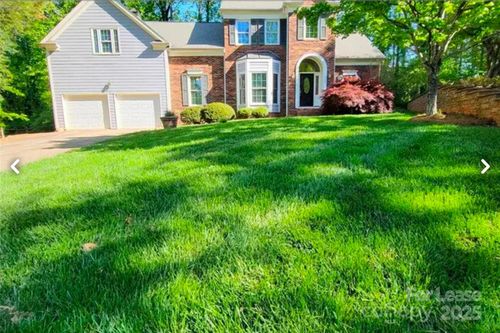 8711 Piccone Brook Ln, Charlotte, NC, 28216-1670 | Card Image