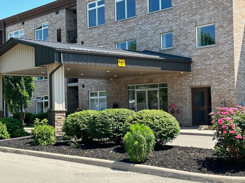 111-4644 Pettit Ave, Niagara Falls, ON, L2E0B4 | Card Image