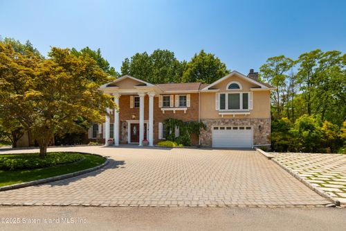 110 Wadsworth Rd, Staten Island, NY, 10305-3902 | Card Image