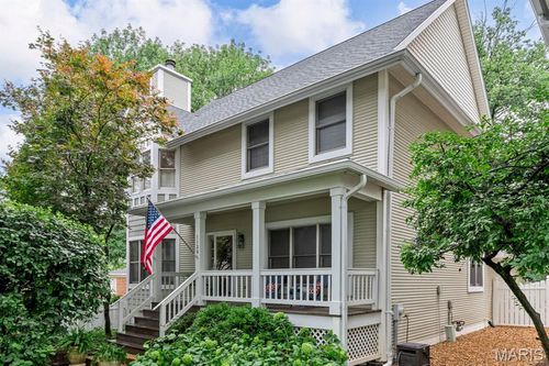 1139 Hawken Pl, Webster Groves, MO, 63119-3960 | Card Image