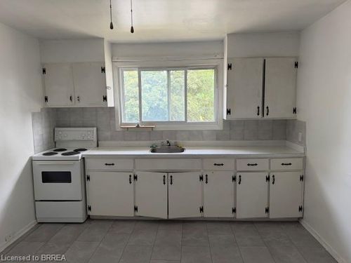 107 6th Ave, Brantford, ON, N3S1B1 | Card Image